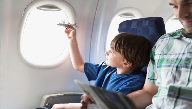 أهم نصائح السفر جوا مع الأطفال بالطائرة