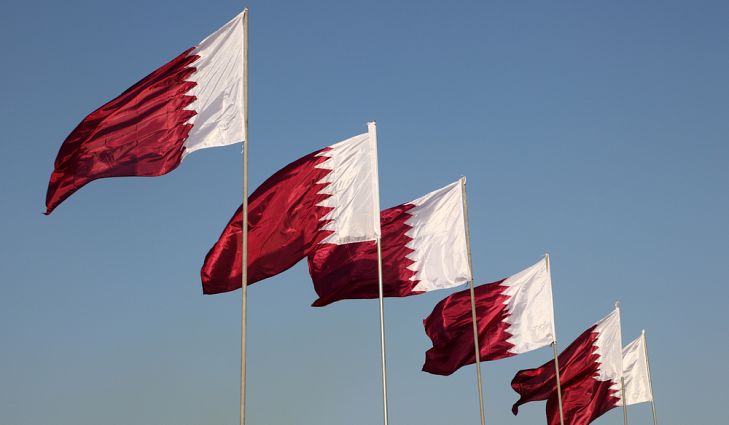 ماذا تعني ألوان ورموز علم قطر؟